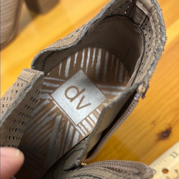 DV by Dolce Vita Khaki Ankle Booties with Chunky Heel - Stacked Heeled Boots 7.5 - Picture 2 of 9